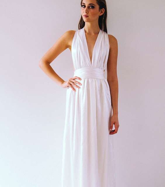 الفستان الأبيض الملفت