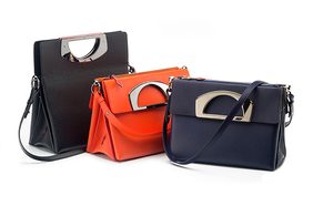 صور مجموعة حقائب يد Louboutin الحديثة