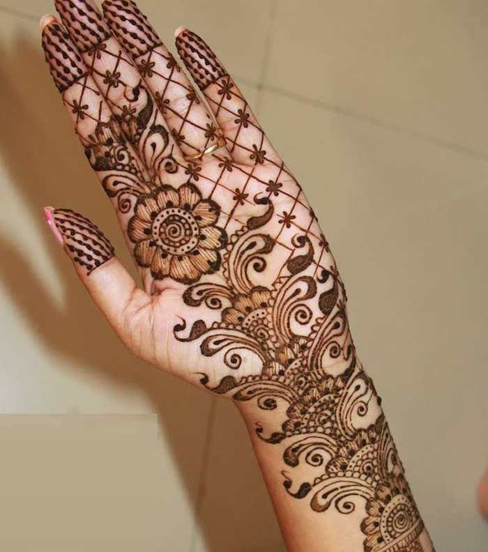 زيني يديك بأجمل لمسة من خلال نقش انستقرام