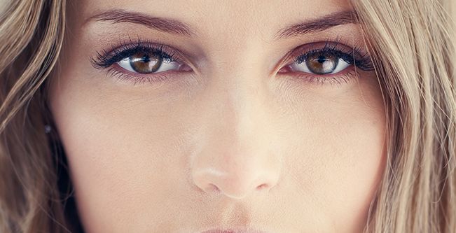 مكياج الحواجب الرفيعة