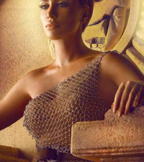 أكسسوار الشعر الكبير الحجم للإطلالة الملوكية