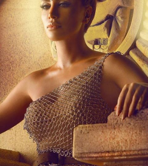 أكسسوار الشعر الكبير الحجم للإطلالة الملوكية