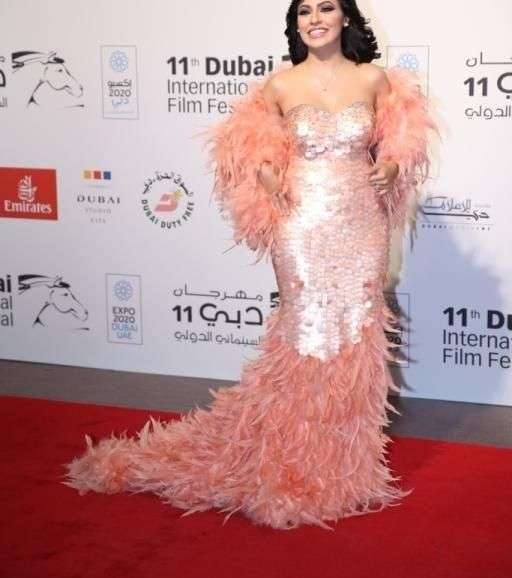 من اسوا اطلالات النجمات في مهرجان دبي السينمائي، اطلالة نيفين ماضي