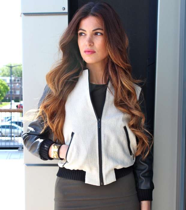 اعتمدي ستايل الـ Lady Like وارتدي الجاكيت الرياضيّة مع التنورة الرسمية