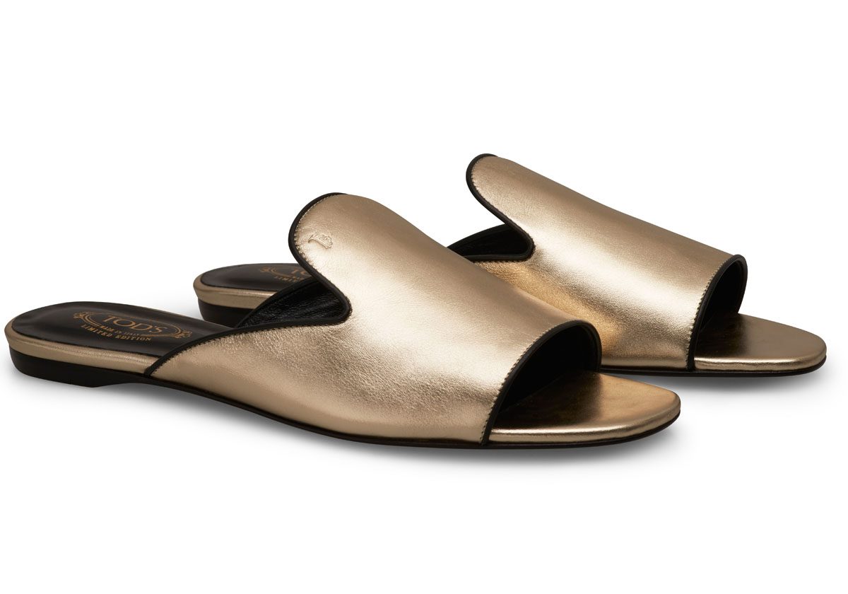 حذاء تودز المسطح الـ Slippers الميتاليكي لصيف 2017