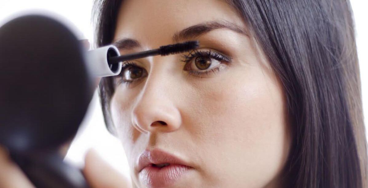 متى يمكن وضع المكياج بعد عملية الليزك
