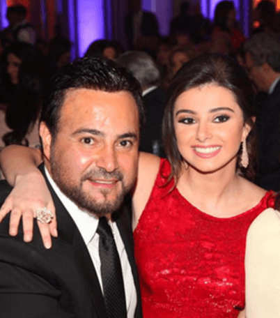 ماريتا الحلاني في المناسبات الإجتماعية الى جانب والديها