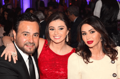 ماريتا الحلاني في المناسبات الإجتماعية الى جانب والديها