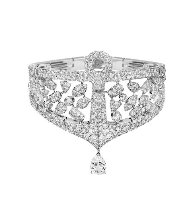 سوار ماسي عريض من CHANEL من محموعة Flying Cloud