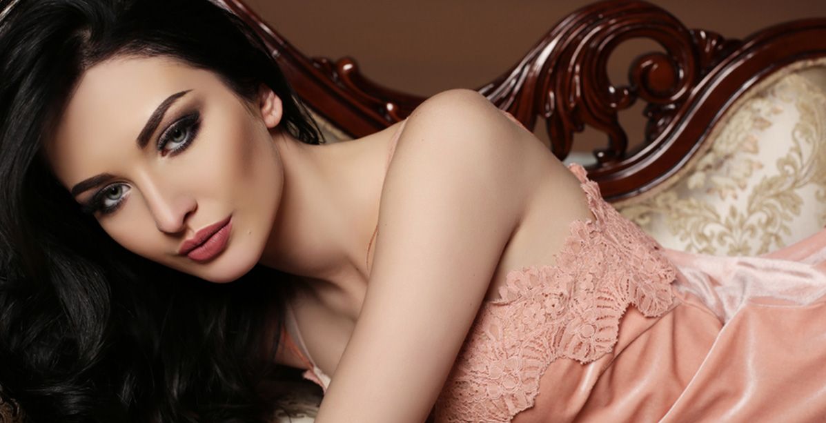 شخصية عريسك تحدد لك أي لانجري يفضّل في شهر العسل!