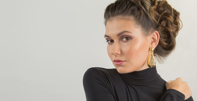 خطوات مكياج وردي ناعم للعيد من فادي قطايا 