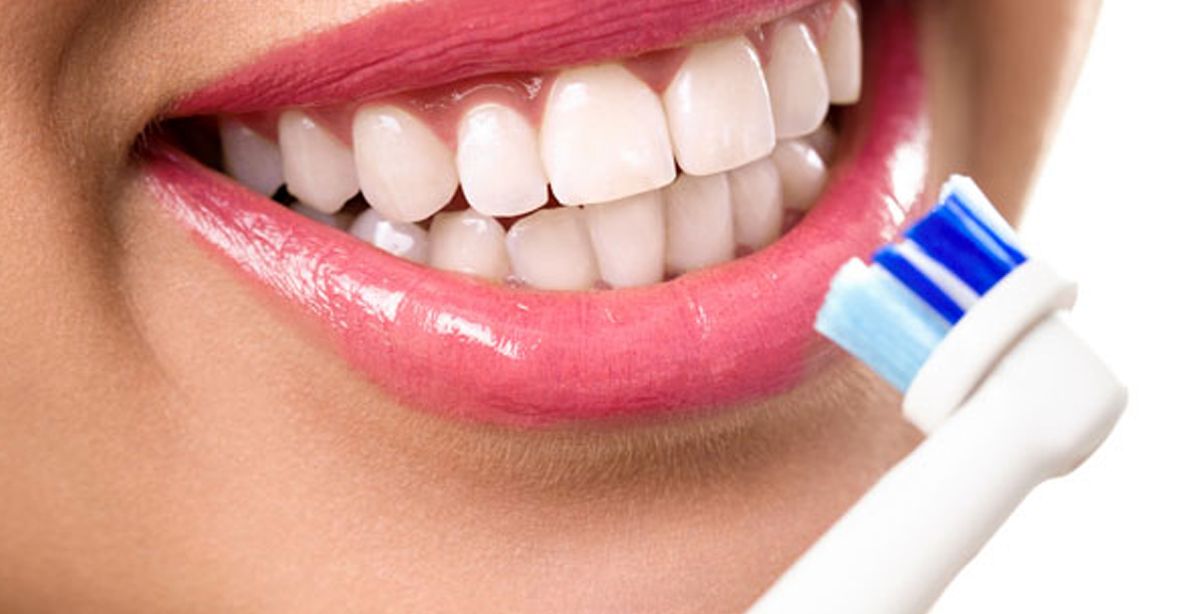 لن تصدقي مدى فعالية فرشاة الاسنان في تكبير الشفاه