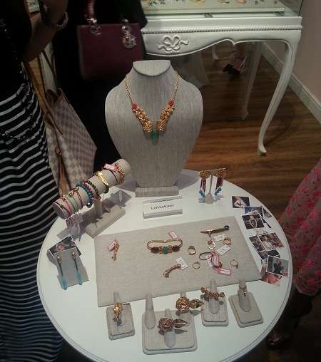 مجموعة منوّعة من أجمل الأكسسوارات في Sophie's Closet في دبي 