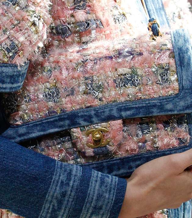 كلاتش CHANEL التويدي مع الجينز لشتاء 2017