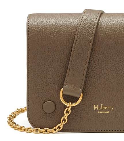 إستوحي إطلالاتك هذا الموسم من مجموعة حقائب علامة Mulberry الجديدة