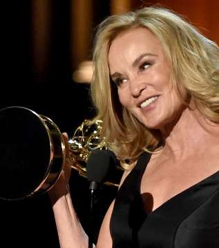 فوز Jessica Lange عن دورها في مسلسل American Horror Story: Coven