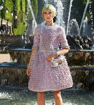 فساتين مميّزة من مجموعة Chanel كروز لصيف 2012