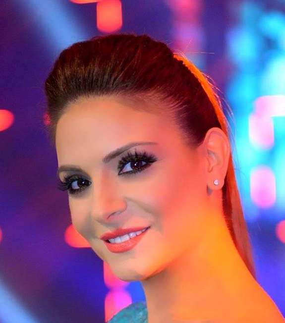 تسريحة هيلدا خليفة الملفتة