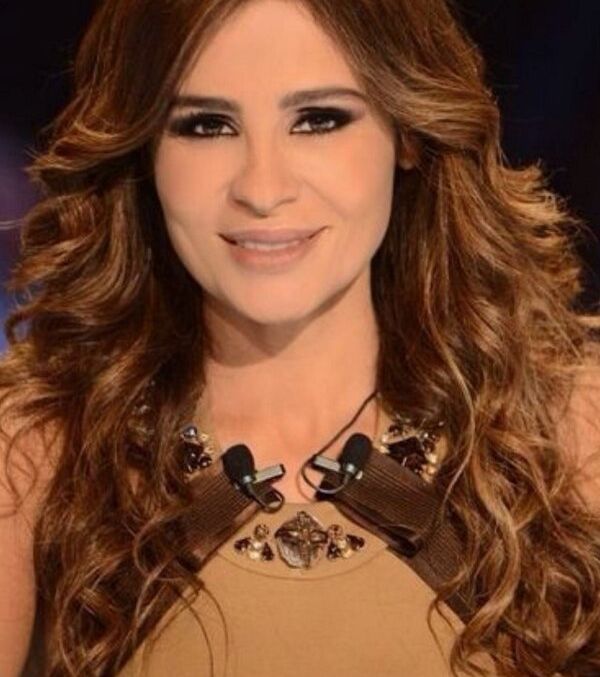 كارول سماحة بالغرّة الطويلة في أجمل إطلالات أكس فاكتور 