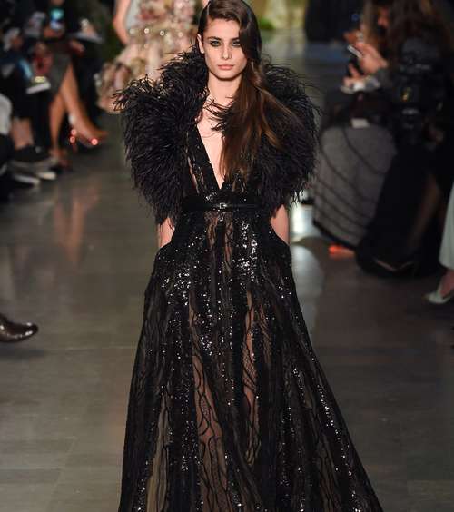 من اسبوع الازياء الراقية لصيف 2015، اليك اطلالة تايلور هيل لصيف 2015