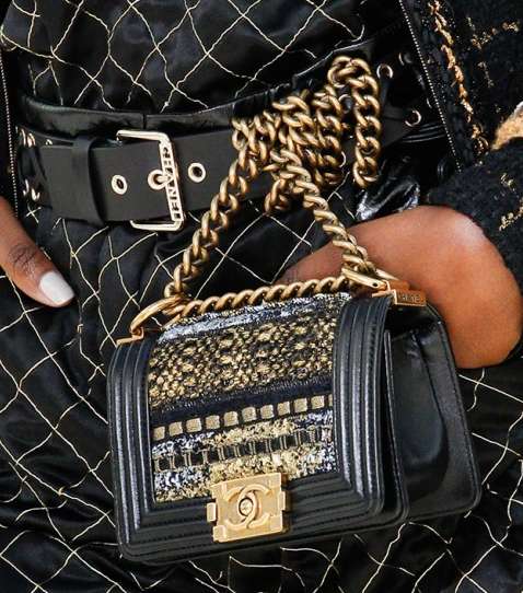 حقيبة CHANEL البوي بالحجم الصغير لشتاء 2017