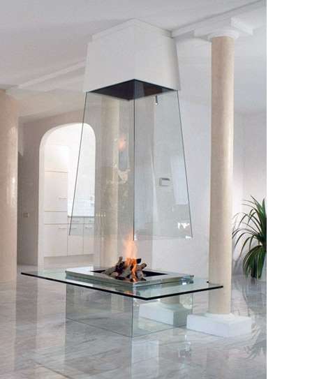 مدفأة من زجاج تتوسّط منزلكِ