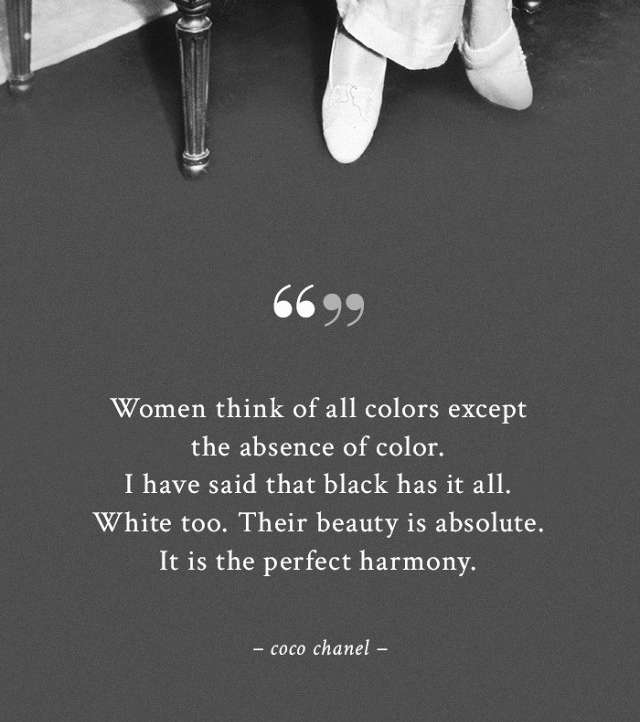 من قواعد كوكو شانيل لاطلالة مميزة ان تتالقي بالابيض والاسود