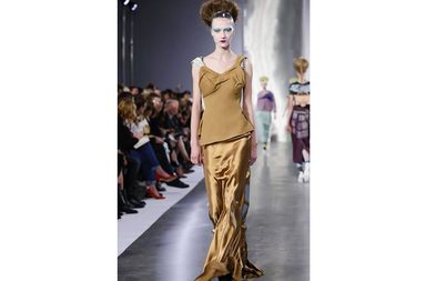 تعرفي على مجموعة أزياء Maison Martin Margiela لربيع وصيف 2016