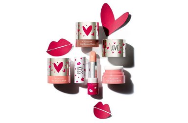 أحدث مستحضرات ماكياج Clarins لإطلالة عصرية وناعمة