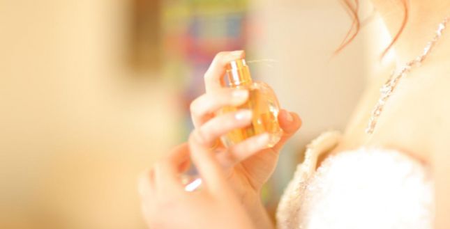 اختيار العطر للزفاف