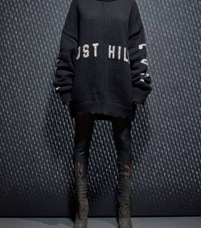 الكنزة الصوفية الفضفاضة باسلوب الفستان hoodie من Yeezy لشتاء 2018