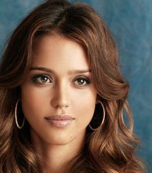 جيسيكا ألبا والجاذبيّة التي لا تضاهى