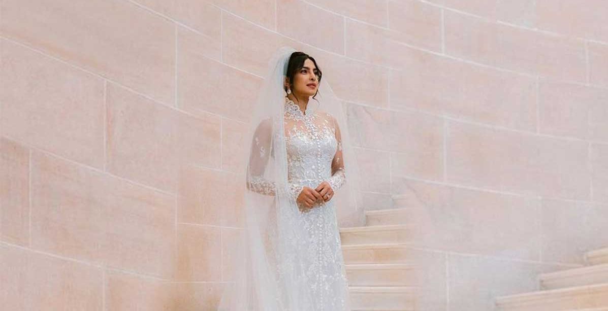 نجمات ارتدين فساتين زفاف محتشمة