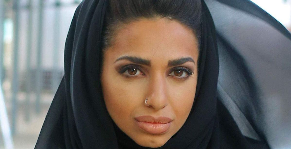 مصممة الازياء والعباءات سارة المدني