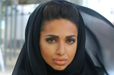 مصممة الازياء والعباءات سارة المدني