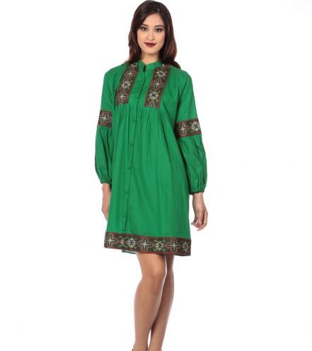 الجلابية باللون الأخضر مع الأزرار