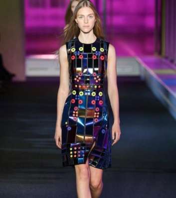 الفستان العصري الملوّن