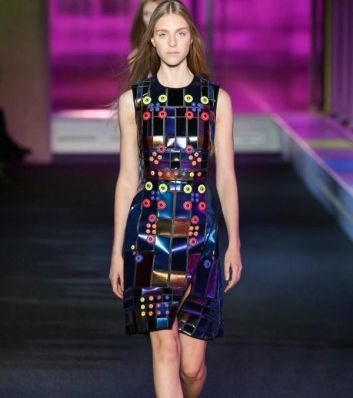 الفستان العصري الملوّن