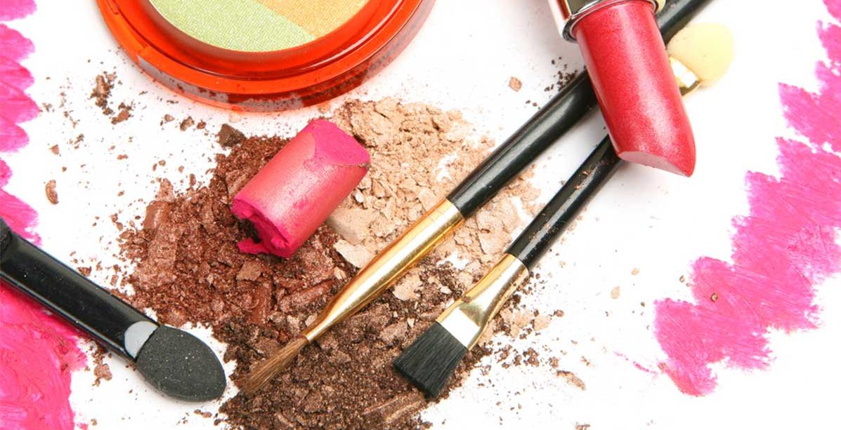 طرق لاصلاح مستحضرات المكياج التالفة