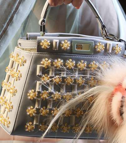 بالصور، اليك موضة الشنط المطرزة لصيف 2015