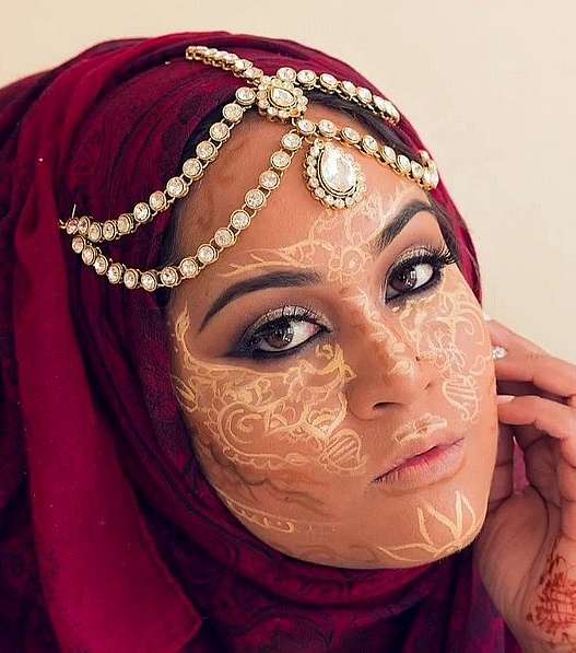تحديد الوجه بالحناء...صيحة ذات هوية عربيّة