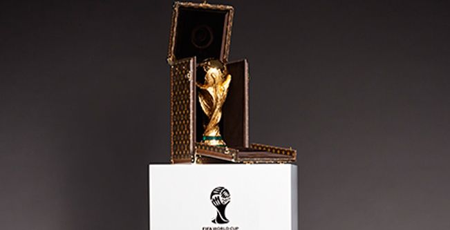 صور الحقيبة الخاصّة بكأس العالم لكرة القدم من Louis Vuitton