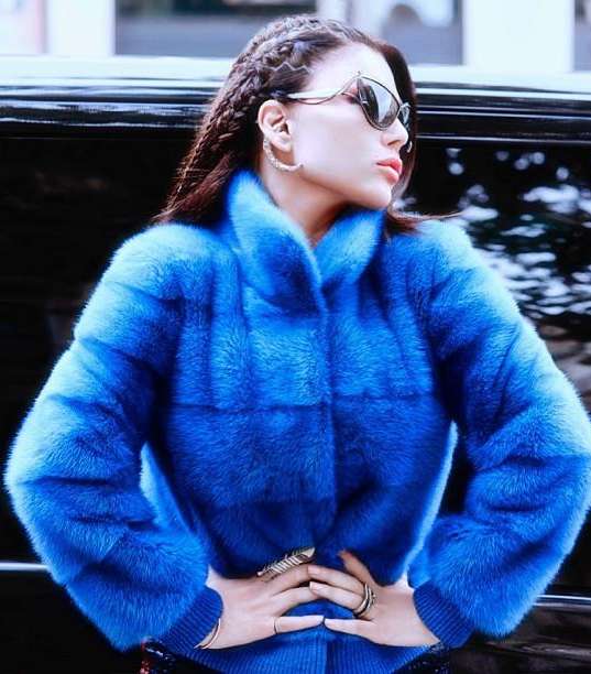 الضفائر الجانبية لإطلالة عصرية