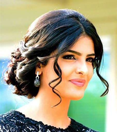 تسريحة الـ Updo الأنيقة مع الماكياج المركّز