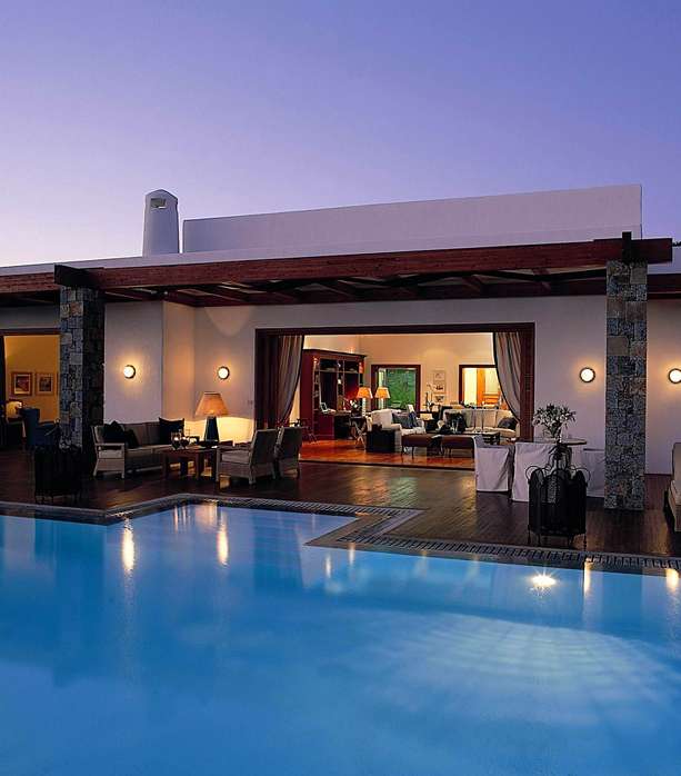 الفيلا الملكية في Grand Resort Lagonissi في أثينا اليونان، 35 ألف دولار لليلة الواحدة. 