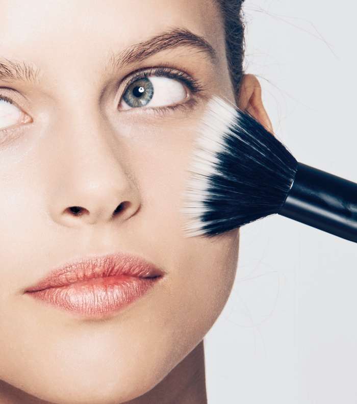 إطلالة مشرقة من فاونديشن للبشرة الجافة