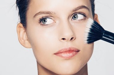 إطلالة مشرقة من فاونديشن للبشرة الجافة