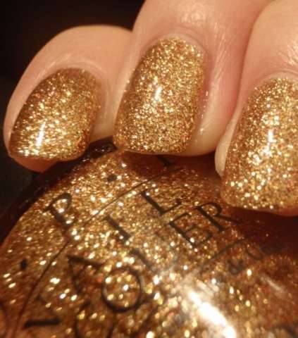 موضة عصرية ترافق أظافر النجمات العربيات والغربيات 