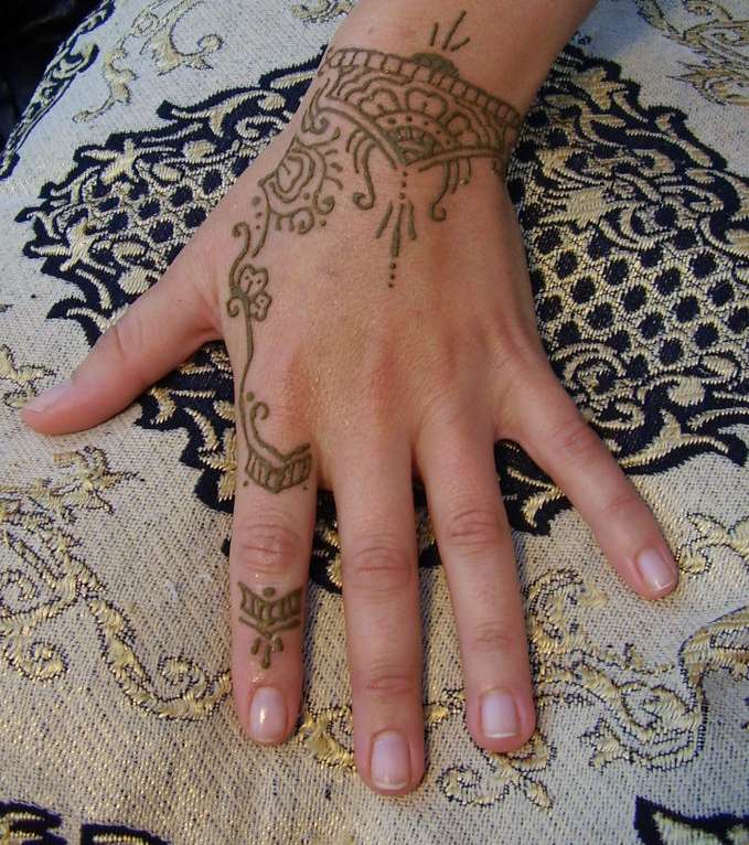 موديلات نقش حناء خفيف