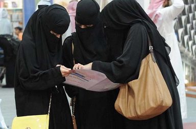 سعوديات مهتمات بالقراءة